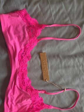 SKIMS Lace-Trim Bralette in Bright Pink